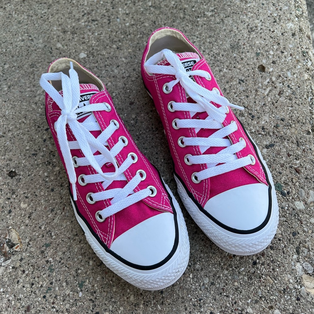 Pink converse low top